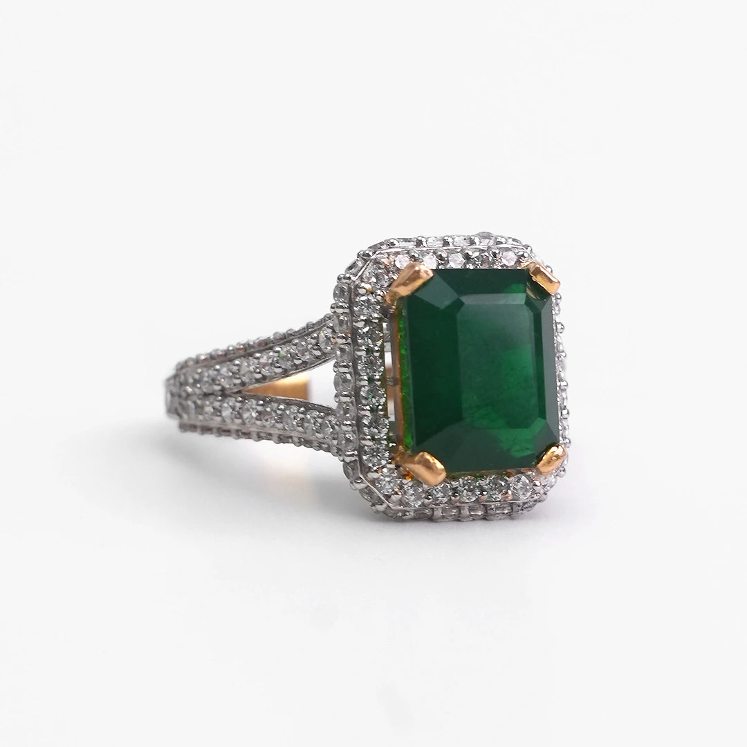 Emerald Majesty Ring